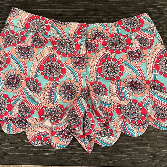 crown & ivy Pants - Scalloped Shorts